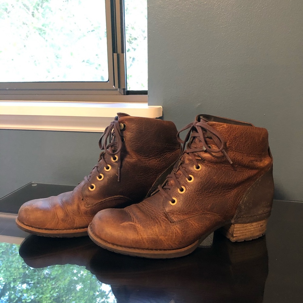 Size 9 Merrell boots